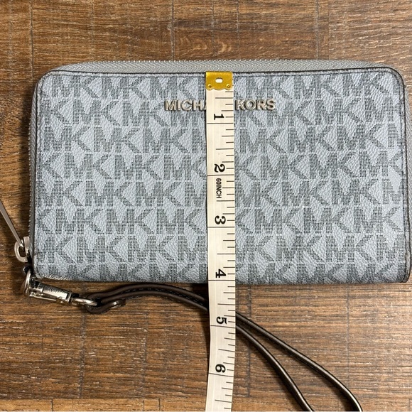 Michael Kors Monogram Pale Ocean Blue Wallet Wristlet - Picture 10 of 10